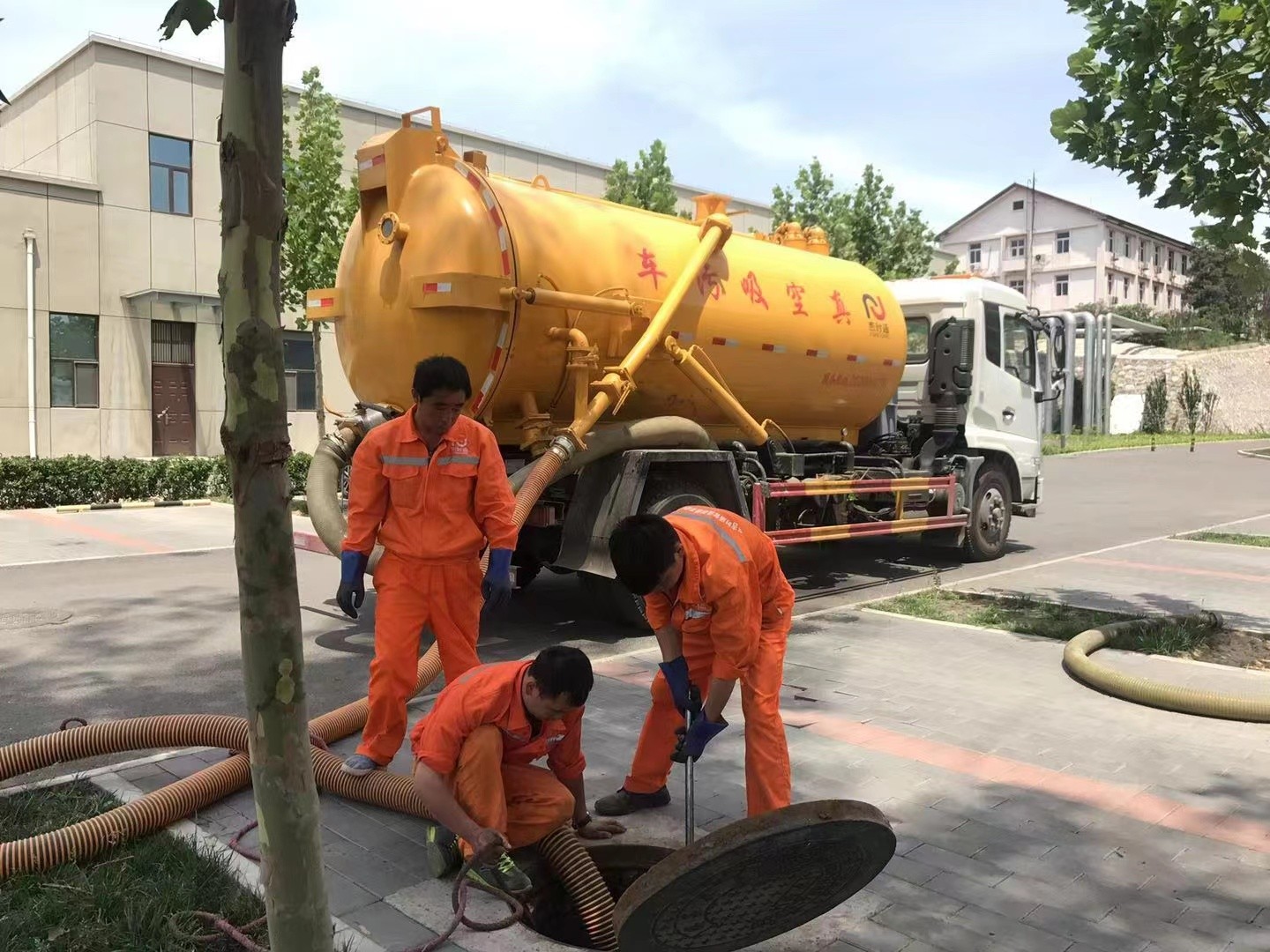 吉林化粪池清理与5-8吨吸粪车施工效率分析